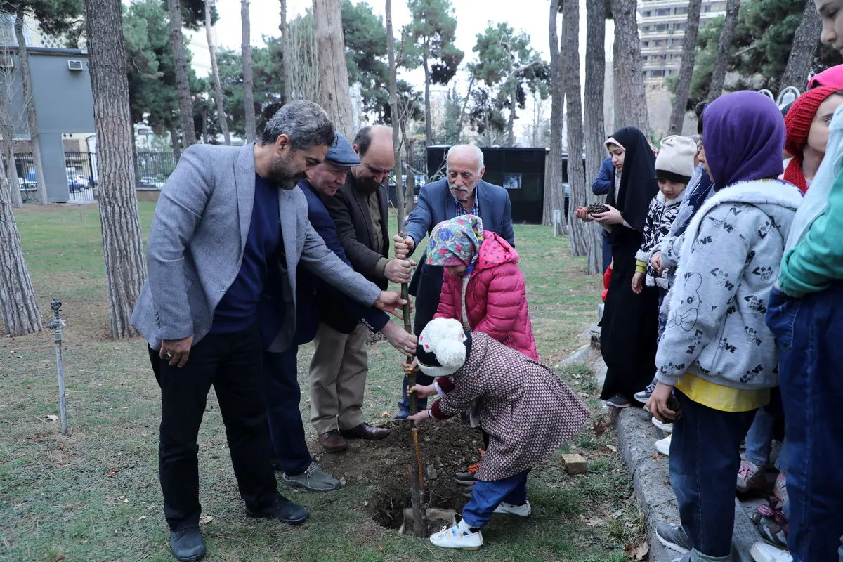 نماد صلح و دوستی در نیاوران کاشته شد