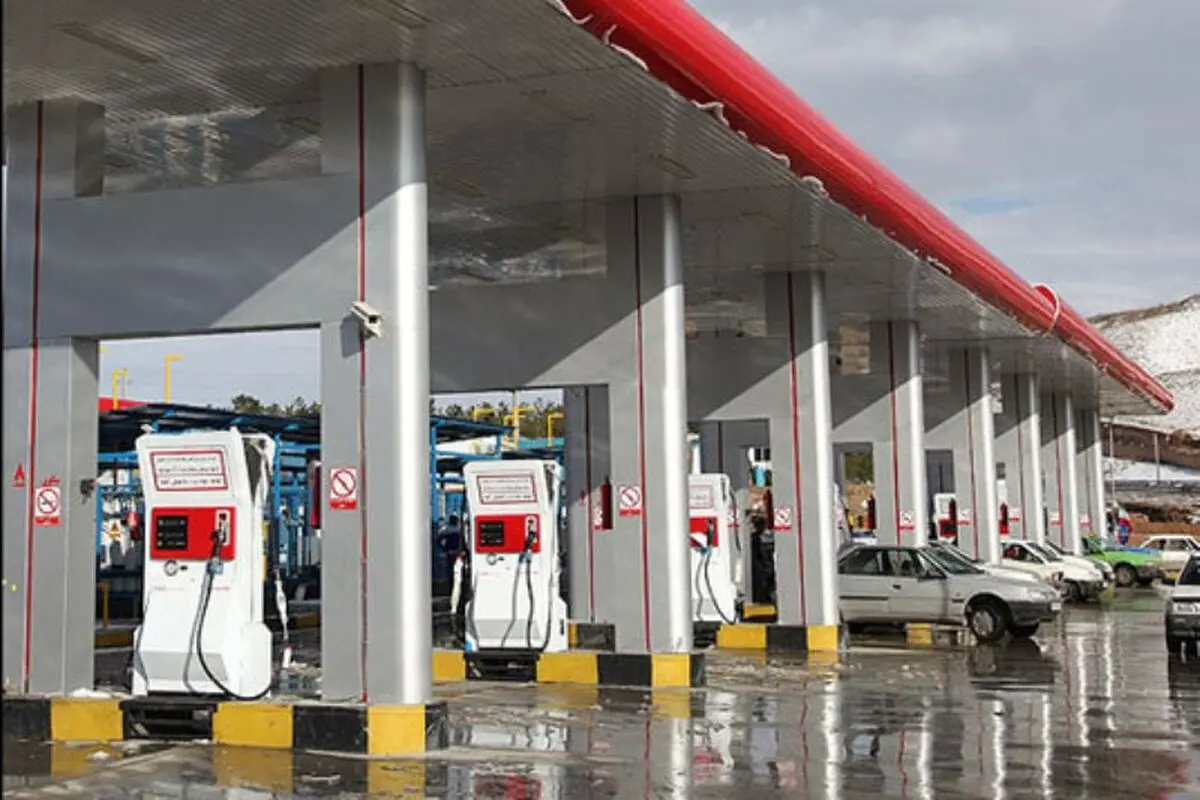 آتش سوزی در یک جایگاه تهران به دلیل نقص فنی یک خودرو