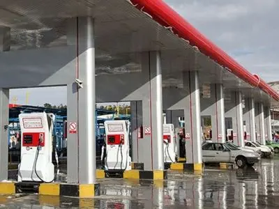 آتش سوزی در یک جایگاه تهران به دلیل نقص فنی یک خودرو