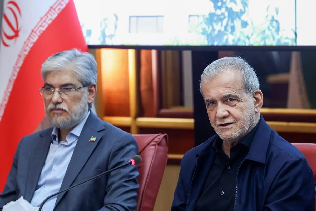 نخبگان و دانشگاهیان برای حل مشکلات کشور به میدان بیایند/ استمرار درگیری‌ها به نفع هیچ طرفی نیست