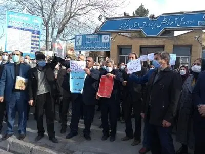 معلمان به تبعیض و بی عدالتی در پرداخت حقوق اعتراض دارند