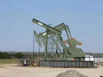 Oil prices fall as nervous market eyes OPEC meeting