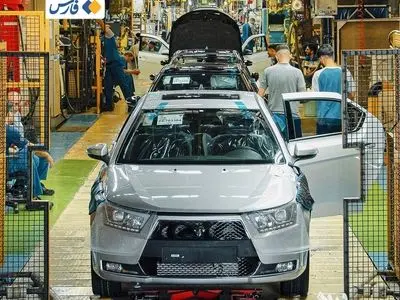 تلاش ایران خودرو برای سومین افزایش قیمت سال ۱۴۰۴