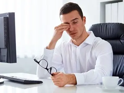 عینک برای کار با کامپیوتر؛ کاربرد، انواع عدسی‌های آن، فواید