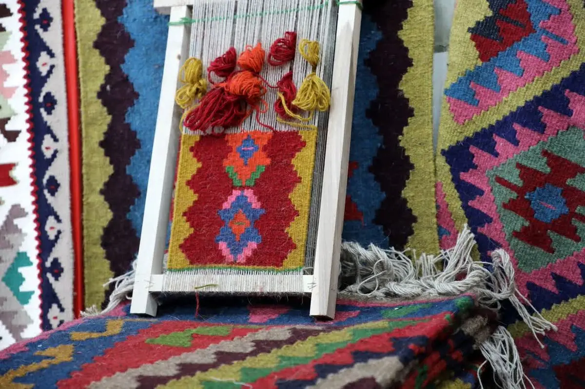 تندیس نماد شهر ملی گلیم عنبران نمین رونمایی میشود