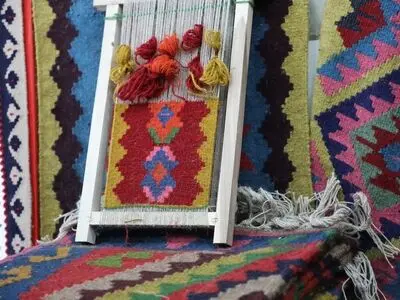 تندیس نماد شهر ملی گلیم عنبران نمین رونمایی می‌شود
