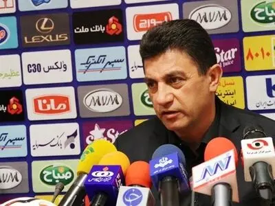 قلعه نویی: حریف هندی با 10 نفر دفاع می کرد / با اینکه بردیم از بازیکنان گله دارم