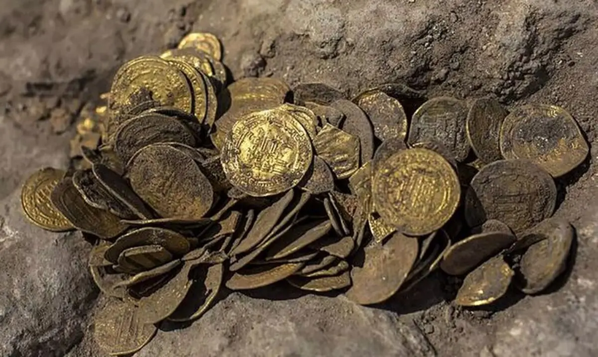 کشف ۴۸ سکه تاریخی در دورود