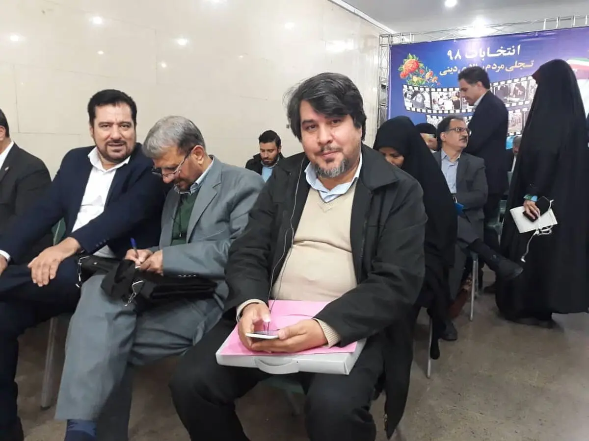 رئیس فراکسیون اعتدالگرایان خانه احزاب ثبت‌نام کرد