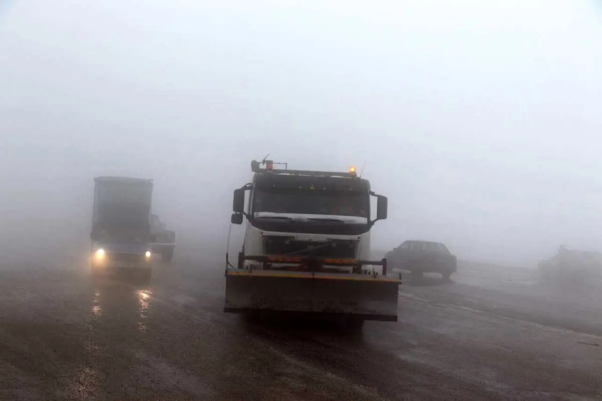 کولاک برف در برخی جاده‌های آذربایجان‌شرقی/ تردد در جاده‌ها با زنجیرچرخ امکان پذیر است