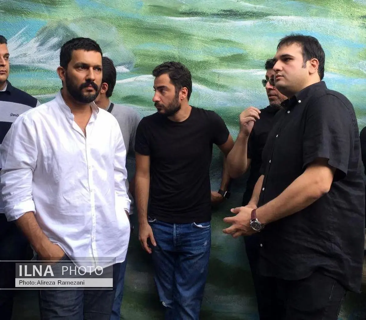 تجمع هنرمندان در مقابل بیمارستان جم برگزار شد