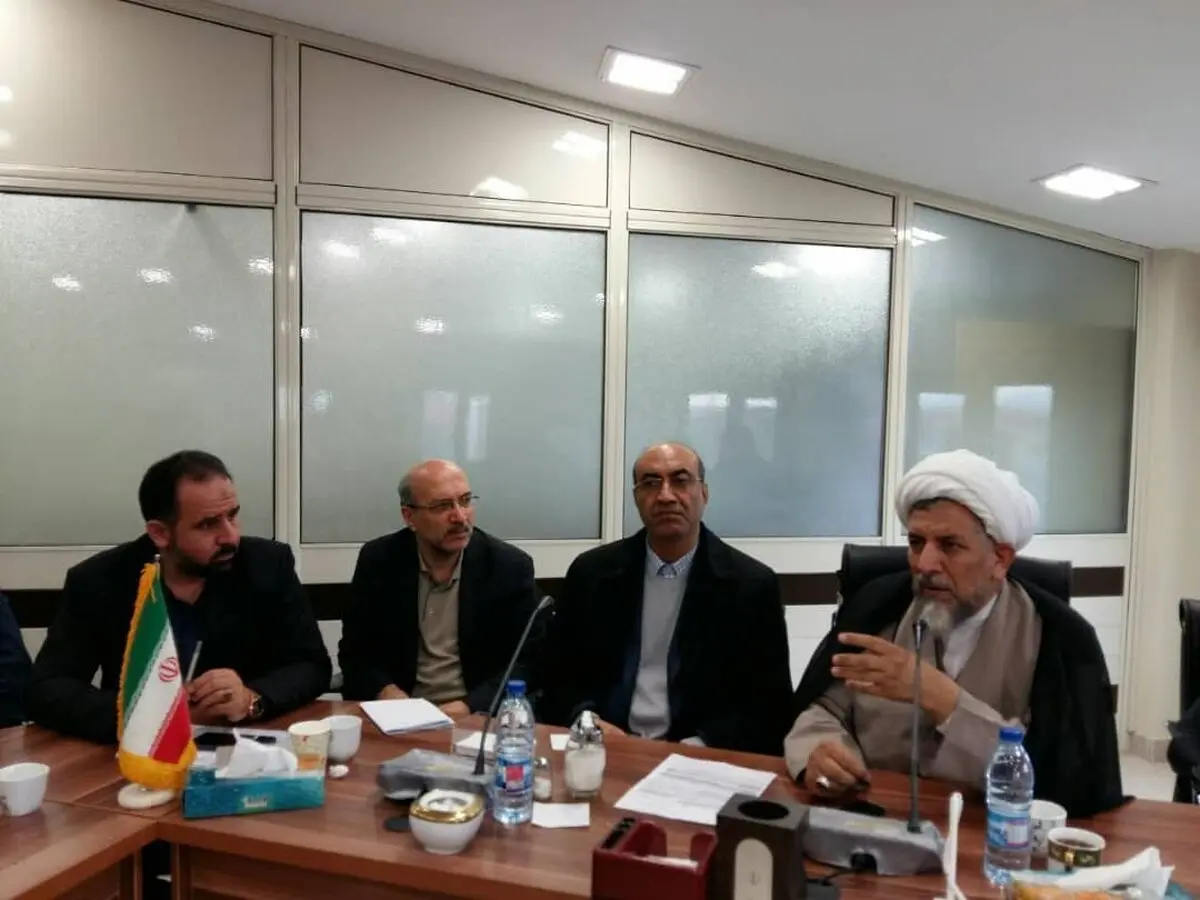 منشأ مشکلات مردم به مسئولان بازمی‌گردد نه خارج از کشور/ تازه مرگ بر آمریکا می‌گوییم وکوتاه هم نمی‌آییم