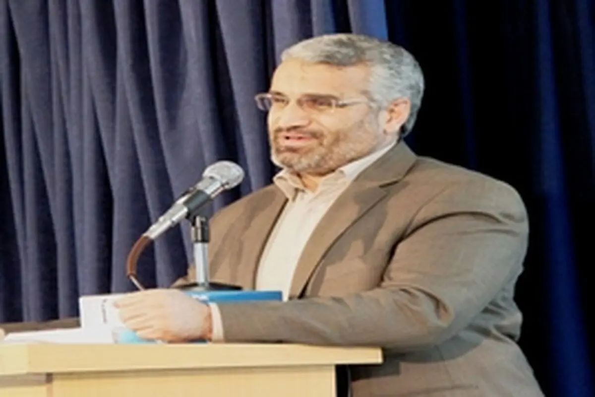 خیرین در ساخت و تجهیز کتابخانه‌های عمومی سرمایه‌گذاری کنند