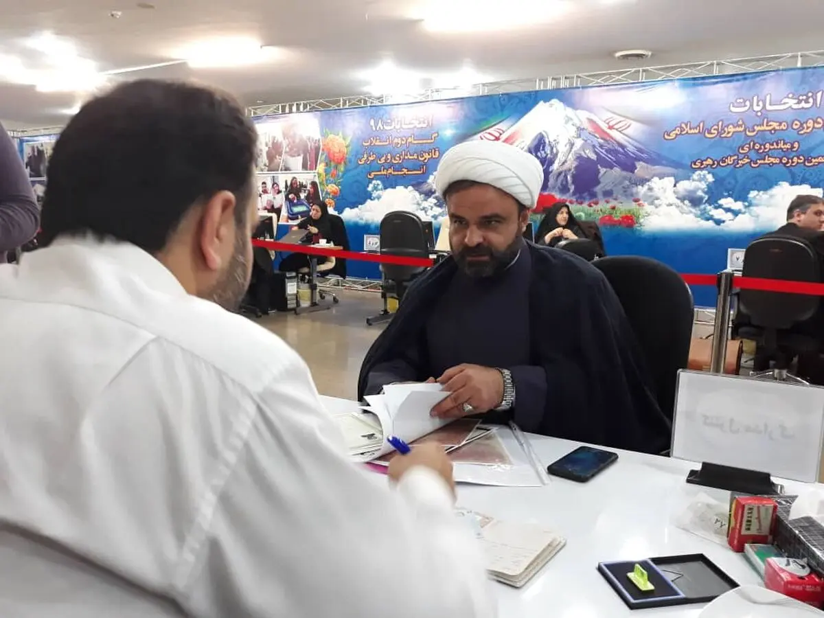 این اواخر برخی هدفمند و غیرهدفمند به تخریب مجلس دهم پرداختند