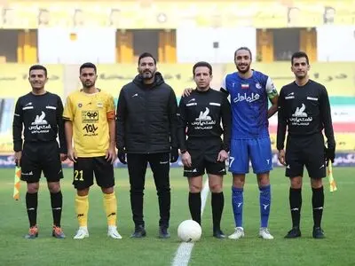گزارش تصویری تساوی بدون گل سپاهان و استقلال در نیمه اول