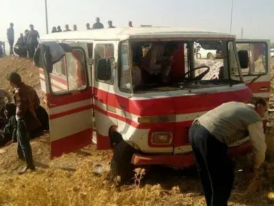 تصادف مینی‌بوس و کامیون در «هزارجریب» نکا ۱۶ مجروح برجای گذاشت