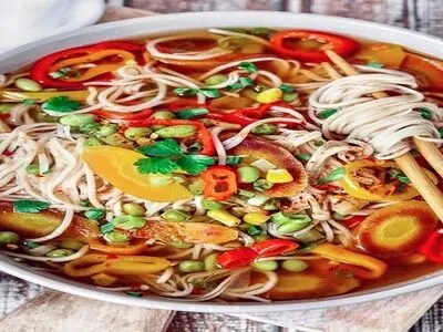 طرز تهیه سوپ نودل و سبزیجات