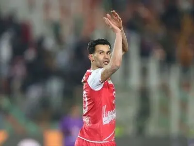 غیر منتظره: مهاجم پرسپولیس در ساختمان باشگاه استقلال!