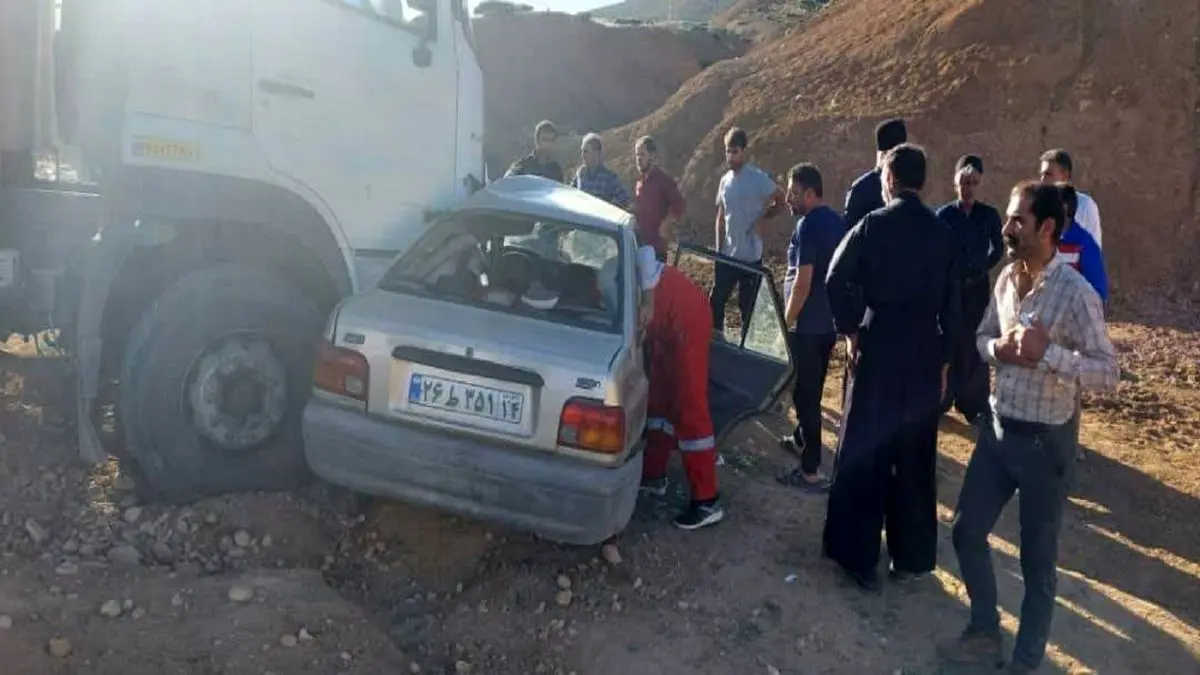 چهار مصدوم در تصادف پراید با کامیون در چهارمحال و بختیاری