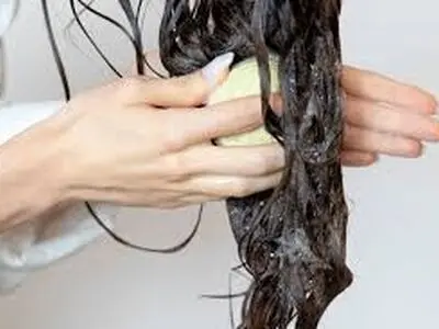 ۵ روش ارزان و خانگی برای پاک کردن رنگ موی مشکی