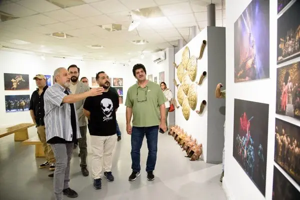 رسول خادم نمایشگاه «تَن‌پوشِ پهلوان» را افتتاح کرد