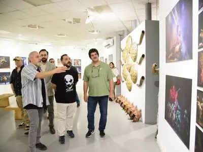 رسول خادم نمایشگاه «تَن‌پوشِ پهلوان» را افتتاح کرد