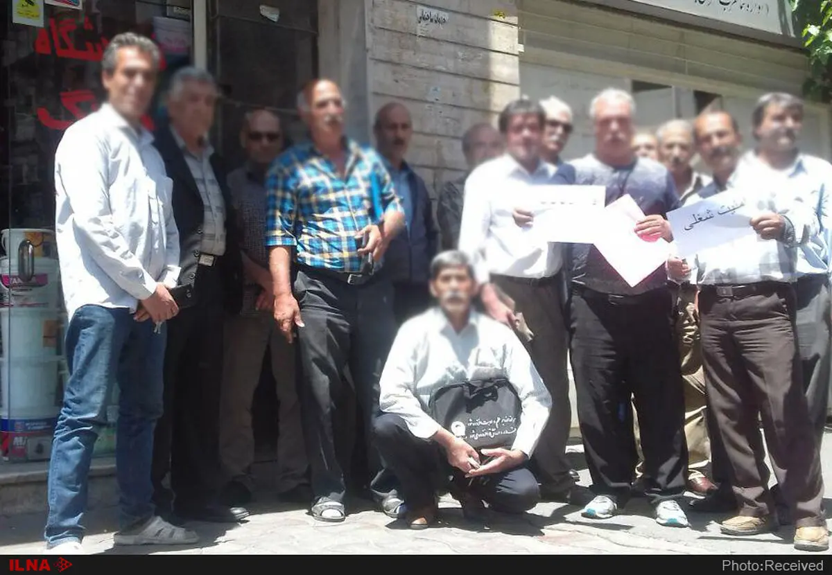 تجمع کارگران تعدیل شده شرکت «حمل‌ و نقل آبادان» در مقابل اداره کار غرب تهران