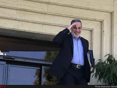 تماشای دربی در کانون اصلاح و تربیت تهران با حضور وزیر آموزش و پرورش و رئیس سازمان زندان‌ها