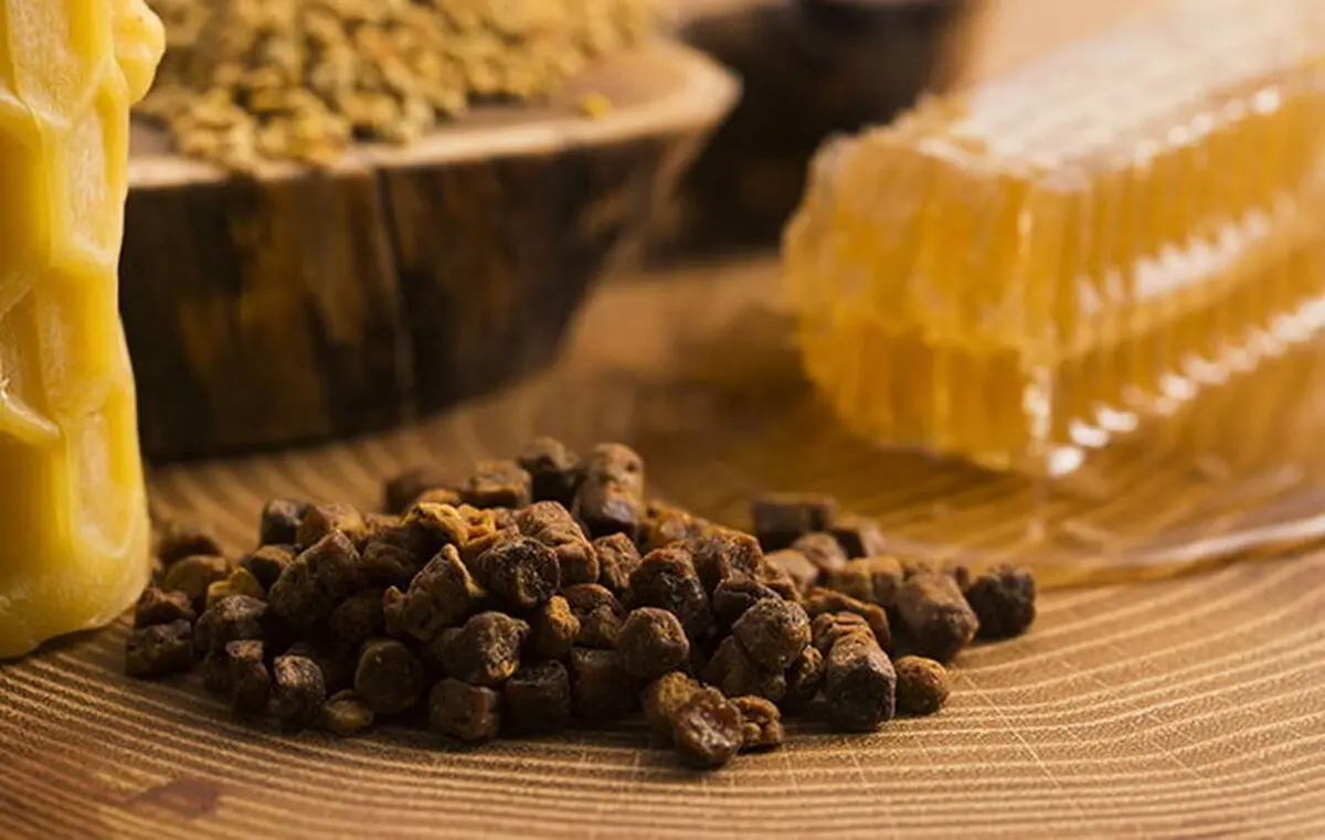 خواص شگفت‌انگیز بره موم زنبور عسل در درمان فشار خون 