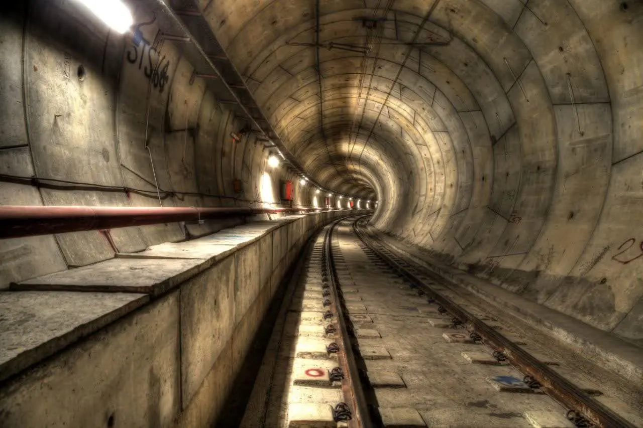 ریزش در تونل‌های خط ۲ مترو شیراز صحت ندارد/ فوت یکی از عوامل اجرائی پیمانکار