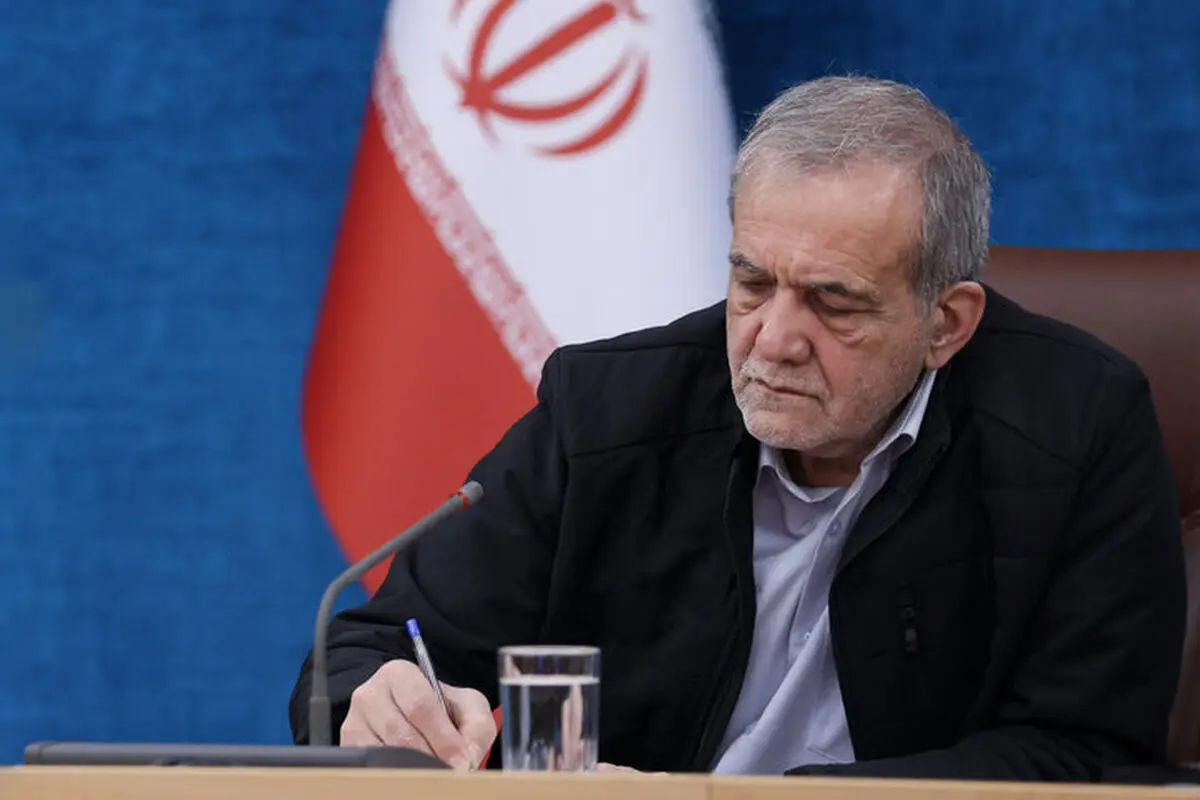 پیام تبریک پزشکیان به مناسبت قهرمانی‌های تیم المپیک دانش‌آموزی