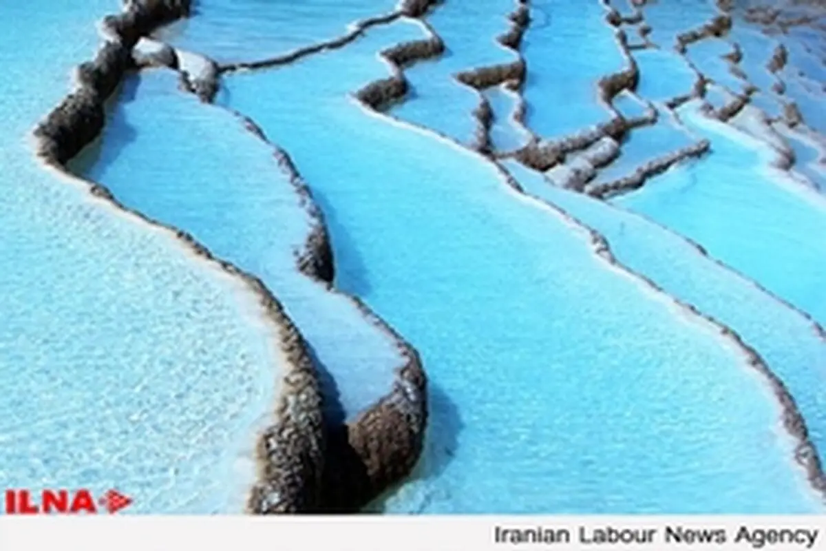 تلاش برای نجات «چشمه سورت» از زیر پای گردشگران
