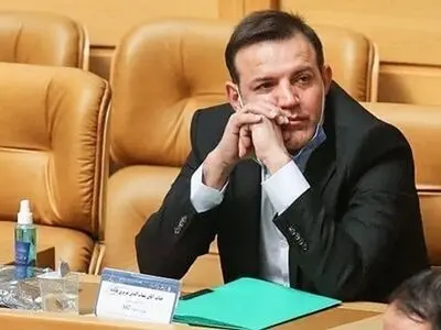 عزیزی خادم: رئیس سابق نه! «رئیس عزل شده غیر قانونی» هستم