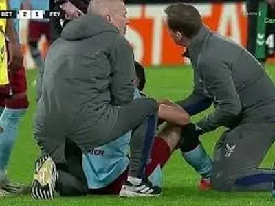 ویدئو: نگرانی پدرانه در مستطیل سبز: مصدومیت پسر زیر سایه نگاه پدر