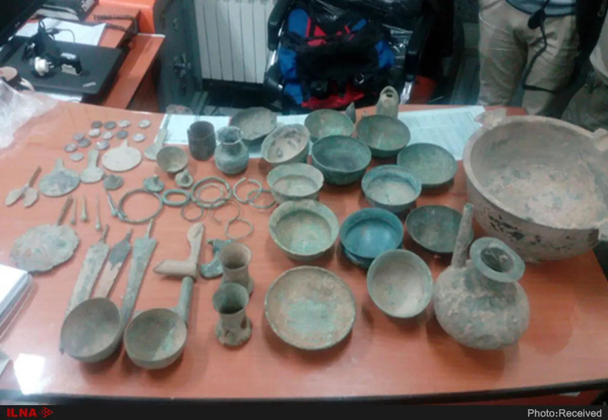 کشف و ضبط ۷۰ قلم شیء تاریخی و دستگیری اعضای باند خرید وفروش اشیای عتیقه