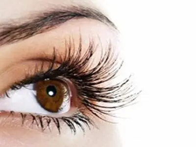 روش‌های خانگی برای رشد سریع مژه‌ها