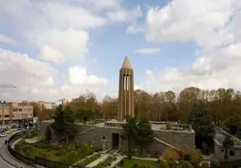 ۳۰ درصد درآمد سالیانه تاسیسات گردشگری همدان به صفر رسید/ هیچ مسافری را پذیرش نمی‌کنیم/ ۱۰ واحد اقامتی غیرمجاز پلمپ شد