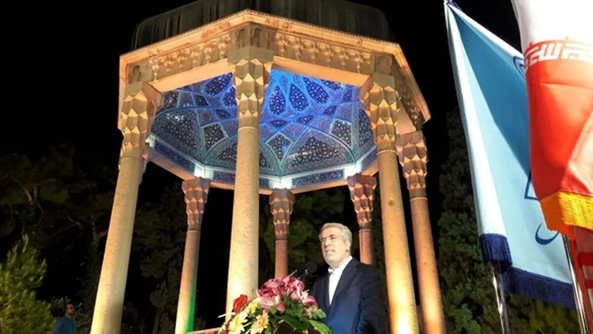 مسیر را هموار کنیم تا دوستداران ادبیات‌پارسی از سراسر جهان در آرامگاه حافظ گردهم بیایند