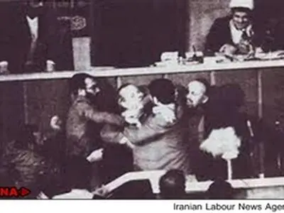 چهار روایت از سیلی سرخ مجلس