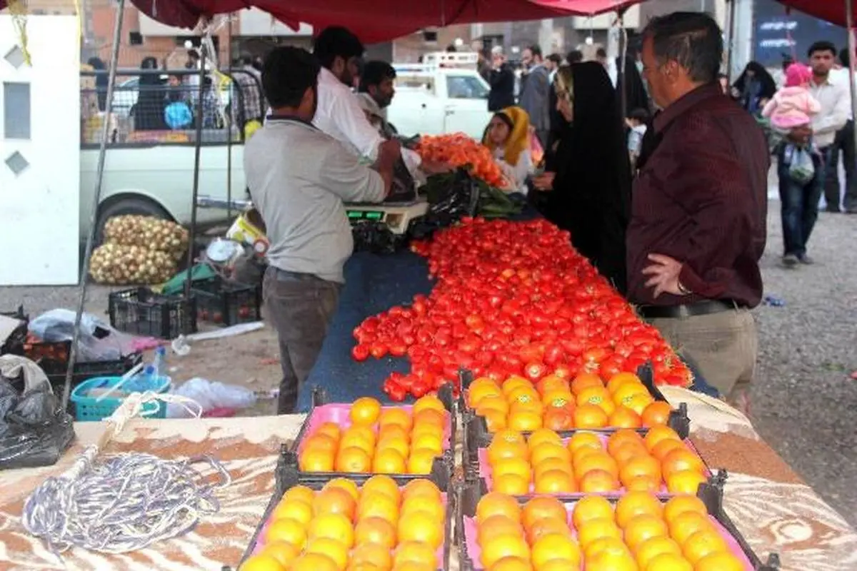 کاشان شهری گران در عرضه کالاهای اساسی/حمایت از دستفروشان و راه‌اندازی روز بازار برای مقابله با افزایش قیمت میوه در کاشان