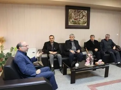 اصناف و بازاریان اجازه جولان دلالان در سفره غذایی مردم را ندهند