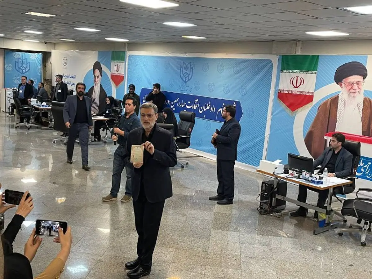 قاضی زاده هاشمی وارد ستاد انتخابات کشور شد/ فیلم