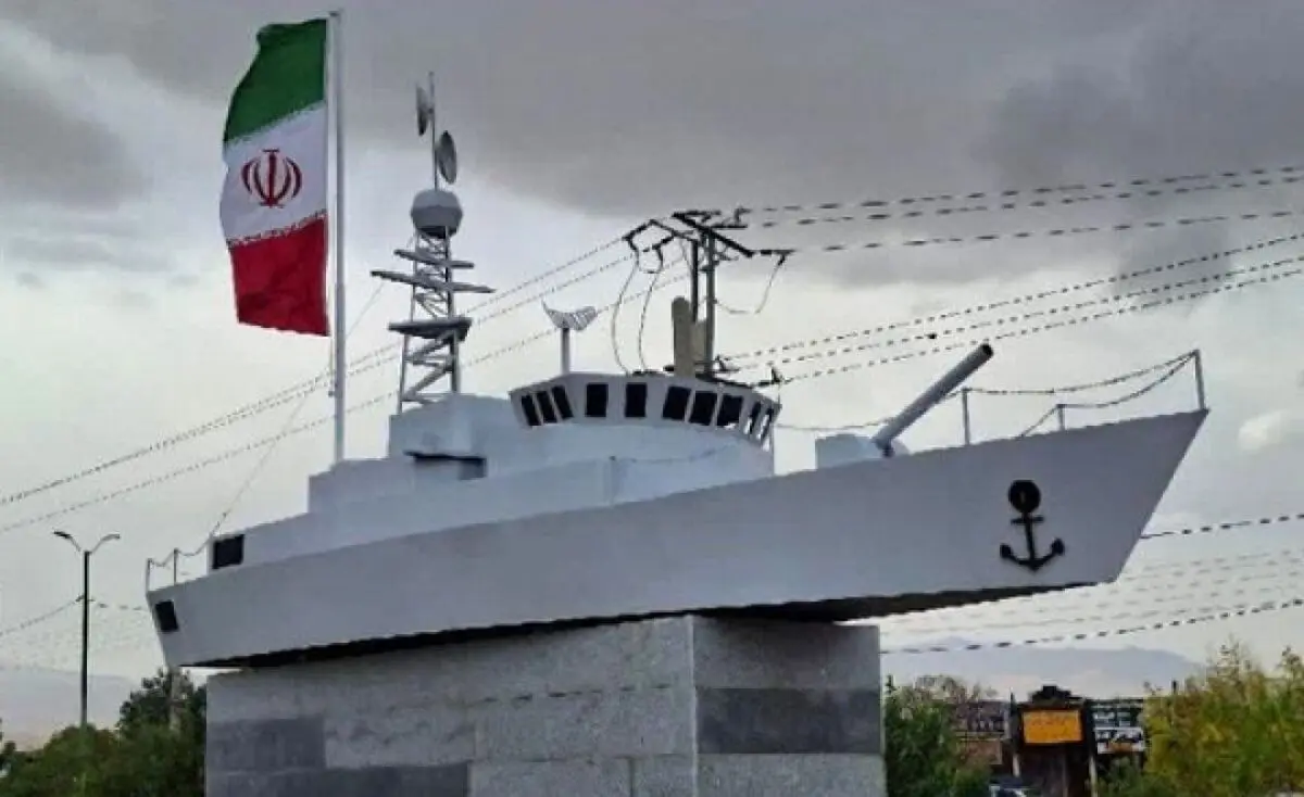 نصب نماد ناوشکن قهرمان دنا در نهاوند
