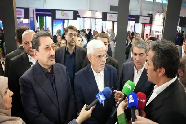 درخواست آقاجانلو از عارف برای تامین انرژی پایدار و اتصال مناطق ویژه اقتصادی لامرد و پارسیان به خطوط راه آهن