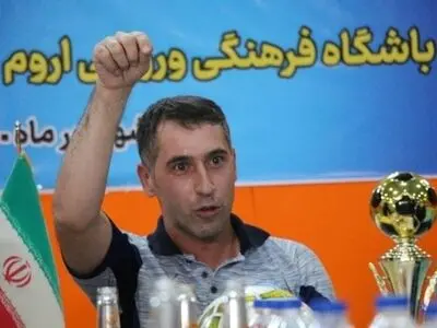 تیم فوتسال اروم آلیاژ آذربایجان غربی پول خرید لباس ندارد/ استفاده از لباس جوانان در بازی مقابل نماینده اصفهان
