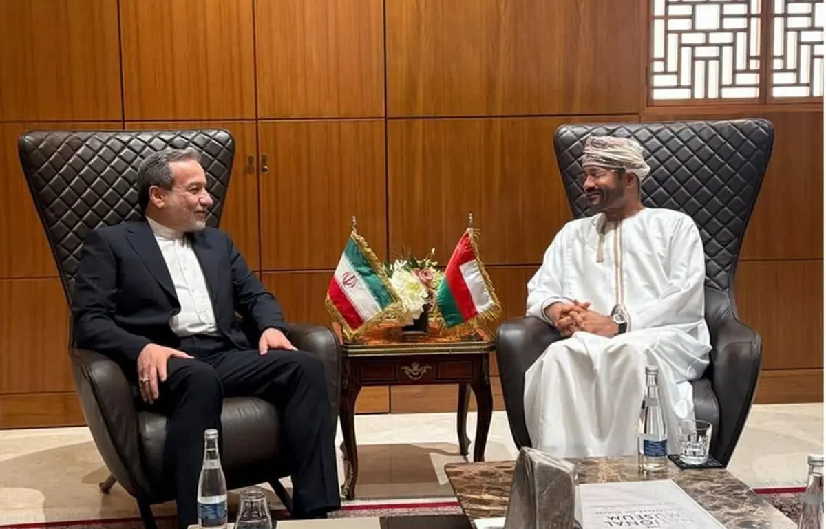 عراقجي يلتقي نظيره العماني في مسقط