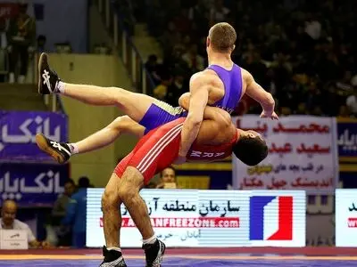 پیروزی بیمه رازی در نخستین هفته لیگ کشتی فرنگی 