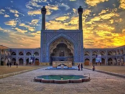 حکمیت یونسکو در پرونده عبور مترو از ۲۰ متری میراث جهانی اصفهان/ اختلاف مدیران شهری و وزارت میراث تعیین تکلیف مترو مسجد عتیق را به یونسکو کشاند