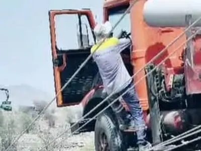 سقوط ۱۳ پایه برق و ۱۵ میلیارد ریال خسارت تندباد و طوفان در هرمزگان