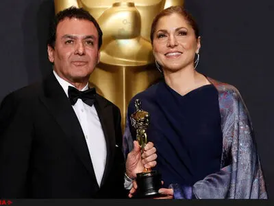 The salesman receiving Oscar, Farhadi criticizing Trump's policies   